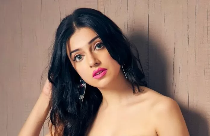 Divya Khosla Kumar created a stir in black saree, fans were impressed by her havoc-wreaking style, see photos