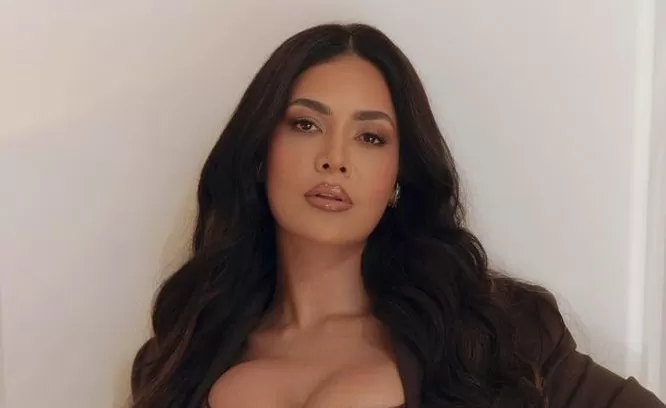 Esha Gupta crossed all limits of boldness, got a hot photoshoot done in open coat, see photos