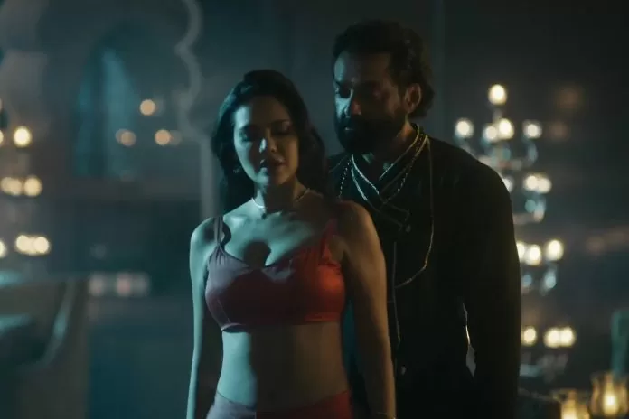 Isha Gupta shared bo*ld pictures in deepneck look, people said - Baba Nirala has seen it.....
