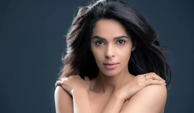 Mallika Sherawat had to give ad*lt scenes without clothes on the demand of the director? Said - that behind... Mallika Sherawat had to give ad*lt scenes without clothes on the demand of the director? Said - that behind...