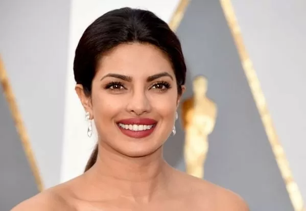 Priyanka Chopra reached the party wearing a transparent saree with bralette blouse, you will be intoxicated after watching the video.