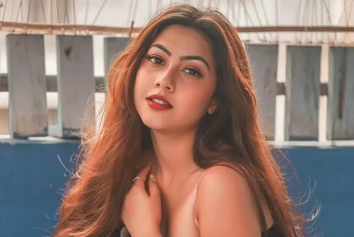 Reem Shaikh broke all limits of bo*ldness, at the age of 20 opened coat buttons in front of camera, hot pictures went viral Reem Shaikh broke all limits of bo*ldness, at the age of 20 opened coat buttons in front of camera, hot pictures went viral