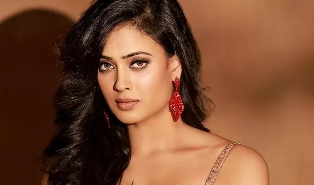 Shweta Tiwari crossed all limits of bo*ldness, she was seen bathing in the jungle wearing a biki*ni, will watch the video with her heart