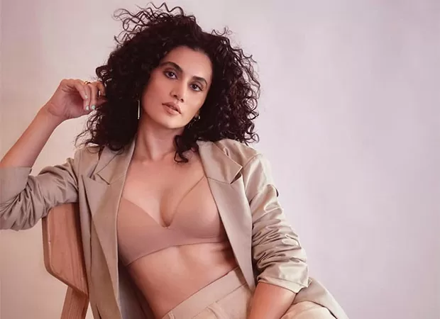 Taapsee Pannu created ruckus in a gown open from all sides, wore such a huge necklace to cover the cleavage Taapsee Pannu created ruckus in a gown open from all sides, wore such a huge necklace to cover the cleavage