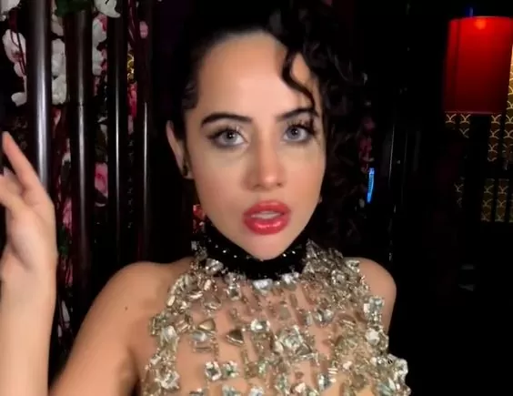 Uorfi Javed wore such a top, opened the zip publicly... Now what happened will not be believed! Watch