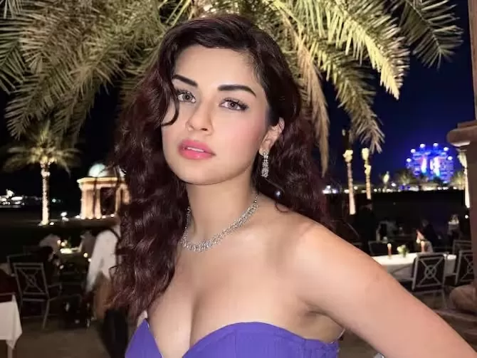 Avneet Kaur showed transparent bralette in open coat, bold and sexy look captured on camera, see photos