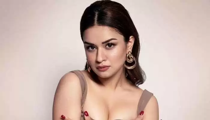 Avneet Kaur stunned people in backless gown; Fans kept staring