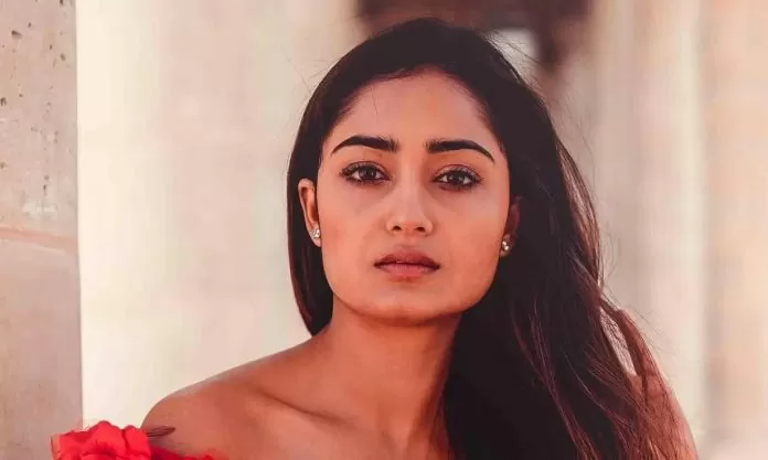 'Babita' of 'Ashram 3', shared bo*ld pictures in monokini from Maldives, users trolled