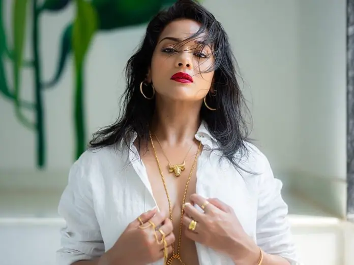 Megha Gupta shares pictures while taking a bath in the bathroom, she will sweat seeing the pictures