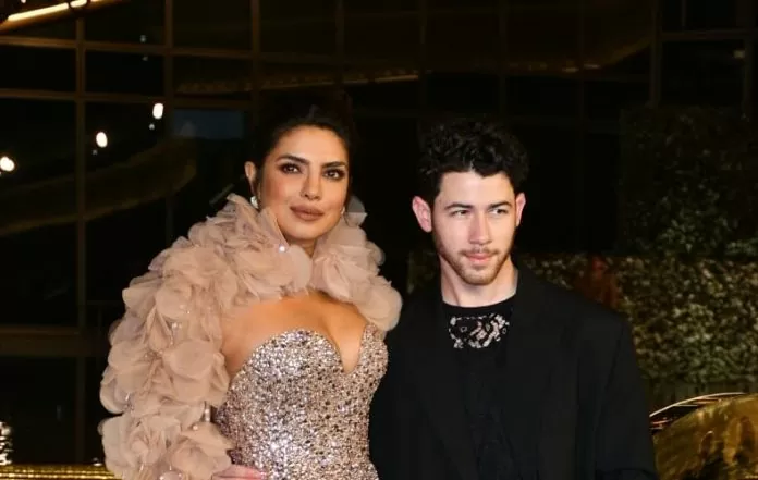 Priyanka Chopra became romantic with husband Nick, seeing the actress in a revealing dress without a bra, the fans sweated