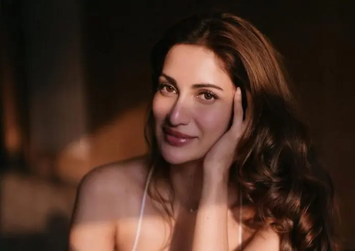 Chutzpah web series actress Diksha Singh crossed the limits of bo*ldness wearing net cloth! Seeing the fans said - Chutzpah web series actress Diksha Singh crossed the limits of boldness wearing net cloth! Seeing the fans said -