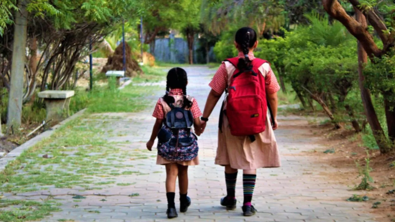 School Closed: Heavy rain warning in this state, all schools up to class 10th closed today, see details