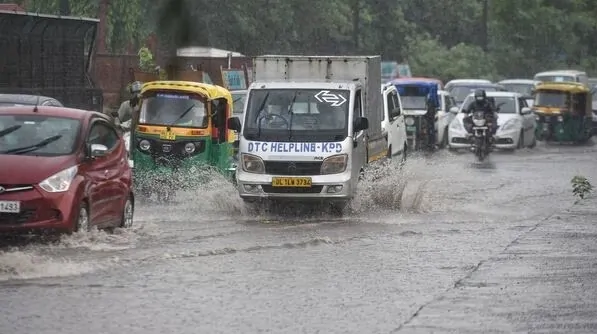 Delhi Rain Update: Rain started again in Delhi NCR, Yamuna flowing above the danger mark