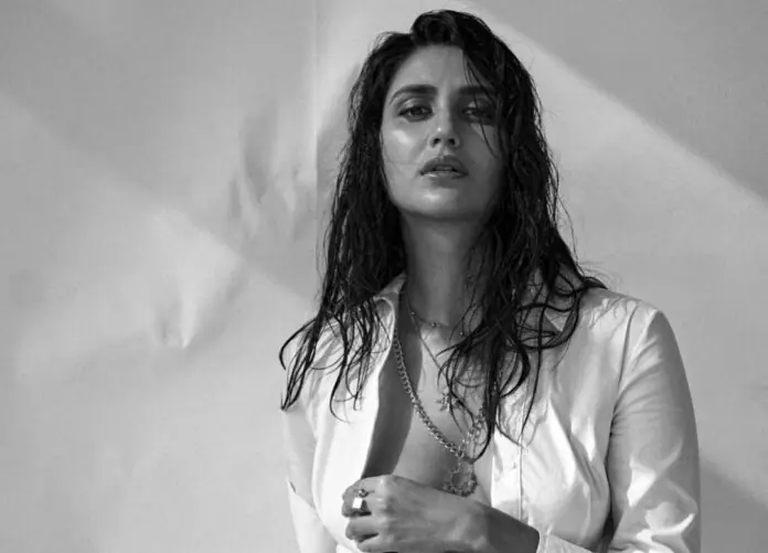 Actress Nikita Dutta shared bold pictures from the beach wearing a very deep neck dress, fans' eyes fixed on one place