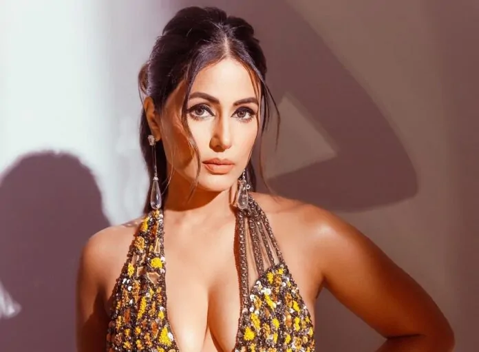 Hina Khan opened her jacket's buttons in front of the camera to show bo*ldness, flaunted hot bralette look