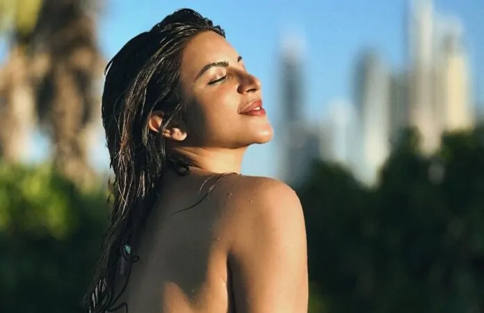 Shama Sikander went topless at the age of 42, broke all limits of bo*ldness, pictures went viral