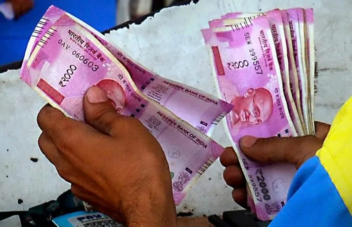 2000 Note Holders: Big Update! Now Rs 2000 note will not work here either, you can deposit it in banks till this date