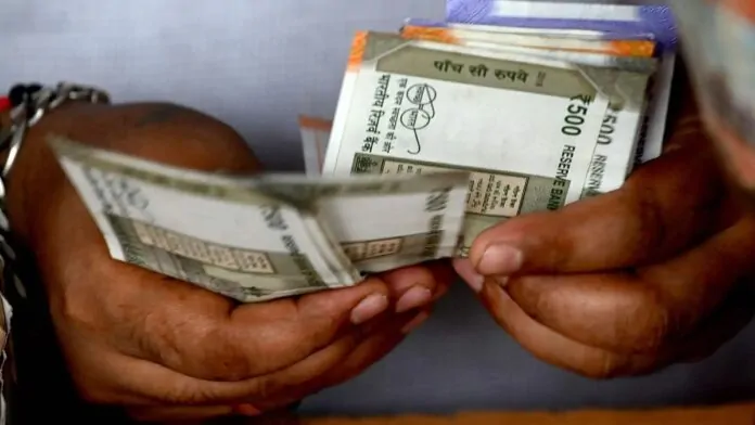 Systematic Investment Plan: Add Rs 52,94,871 by saving Rs 50 daily, know complete scheme details