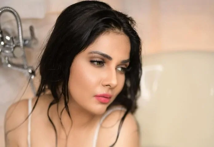 Actress Abha Pal did a sxy video shoot in the bedroom; Seeing such a scene, the fans started sweating.