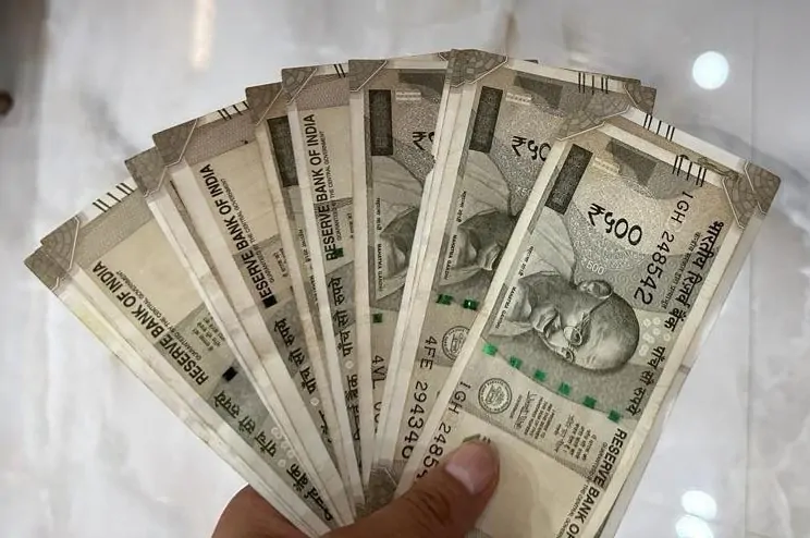 Interest free loan: Government is giving interest free loan up to ₹ 5 lakh without any guarantee.