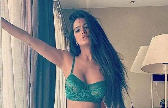 Poonam Pandey wore such a front open dress without bra; People started sweating after seeing this