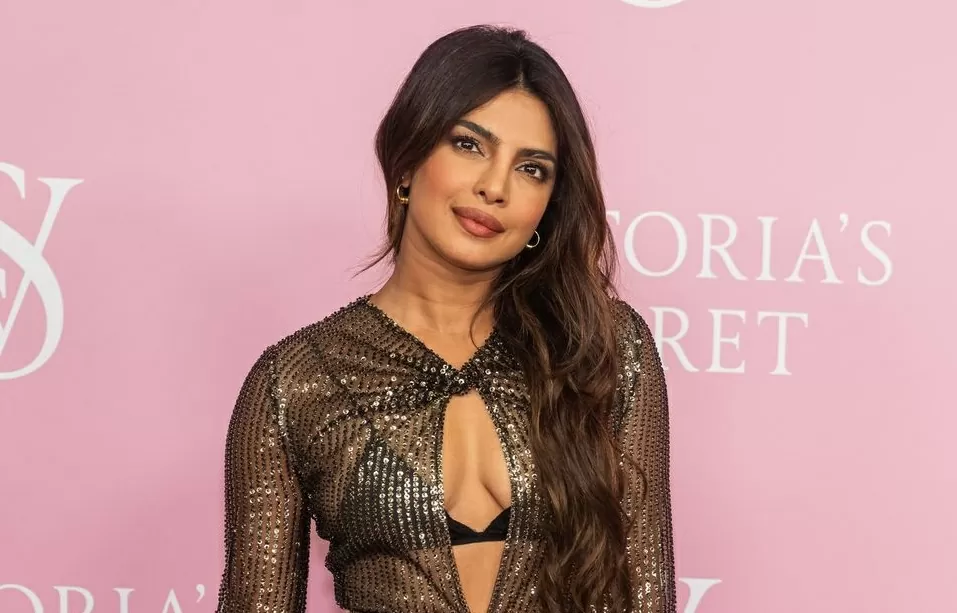 Priyanka Chopra shared hot pictures of MAMI opening ceremony look, husband Nick Jonas gave this reaction after seeing the desi girl. Priyanka Chopra shared hot pictures of MAMI opening ceremony look, husband Nick Jonas gave this reaction after seeing the desi girl.