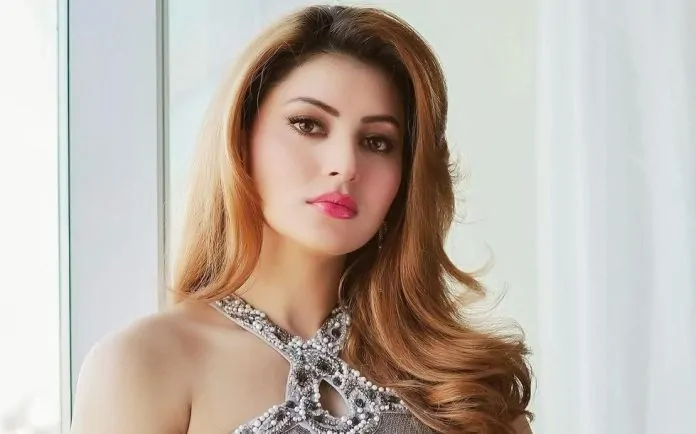 Urvashi Rautela's 24 carat gold iPhone lost in IND-PAK match, troll said - make sure Pant has taken it somewhere Urvashi Rautela's 24 carat gold iPhone lost in IND-PAK match, troll said - make sure Pant has taken it somewhere