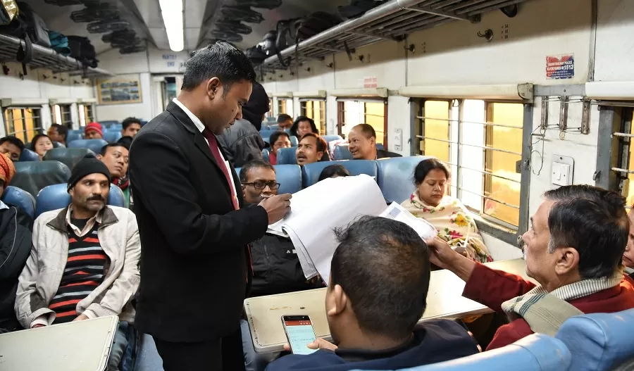 Train Ticket Checking New Rule: Big News! Now TTE can check the train passenger's ticket till this time, know the rules before travelling Train Ticket Checking New Rule: Big News! Now TTE can check the train passenger's ticket till this time, know the rules before travelling