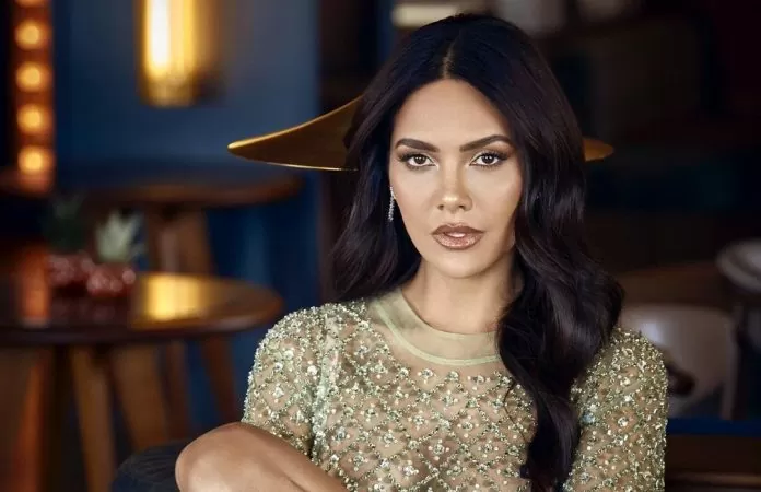 Esha Gupta Oops Moment: Esha Gupta becomes victim of oops moment in braless dress, watch video