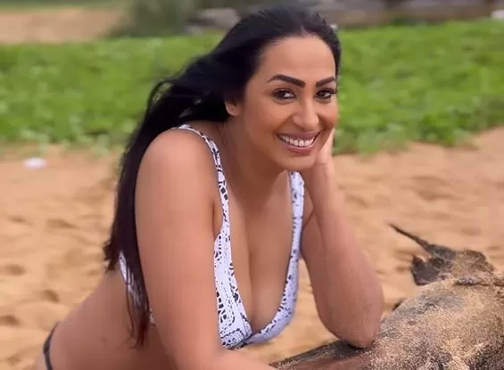 Kashmira Shah showed bold avatar in bikini at the age of 51, trolls after watching the video said - 'B grade actress'