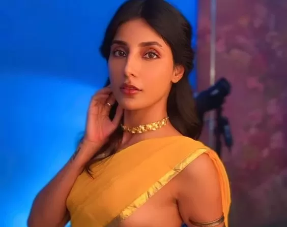 Mirzapur's Dimpy aka Harshita Gaur did a bold photoshoot without wearing a blouse, people started sweating in the cold after seeing the pictures Mirzapur's Dimpy aka Harshita Gaur did a bold photoshoot without wearing a blouse, people started sweating in the cold after seeing the pictures