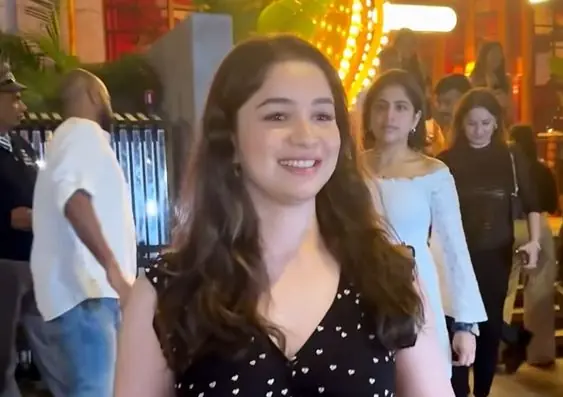 Sara Tendulkar was spotted in a frock, people went crazy after seeing it, the world is crazy about cuteness
