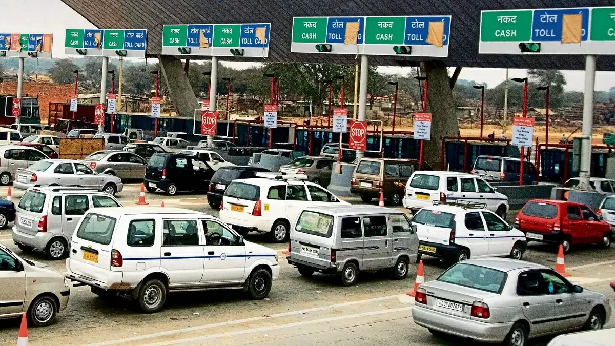 Toll Collection System: This expressway will be the first highway with ANPR toll collection system, toll will be deducted automatically without stopping