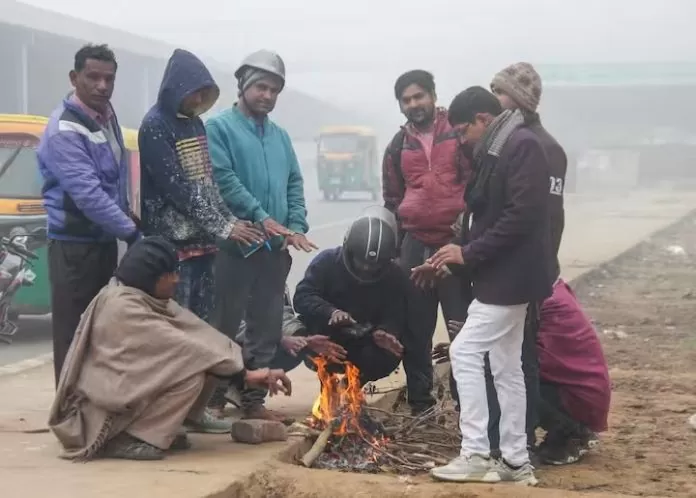 Weather Update Today: Red alert of dense fog and cold day in 41 districts of UP, know when will you get relief?