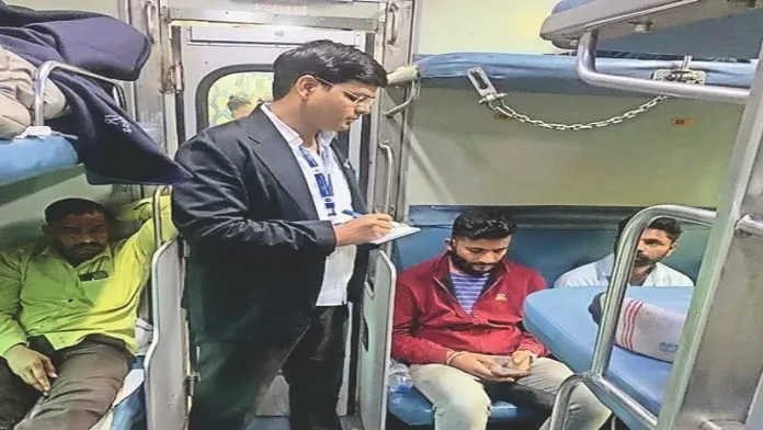 Indian Railways made rules for carrying luggage, lakhs of passengers were fined