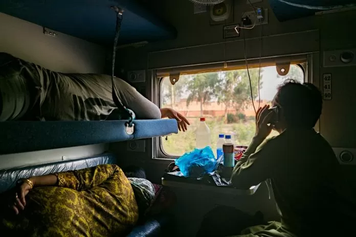 Railway rules regarding sleeping on middle berth in train, check immediately before journey