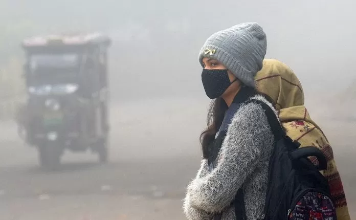 Weather Update: Due to heavy rain and snowfall, 4 national highways and 350 roads closed, holiday in schools and colleges.
