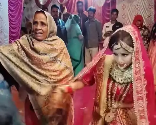 Grandmother did something like this with the bride dancing in the wedding hall, you will laugh after seeing it