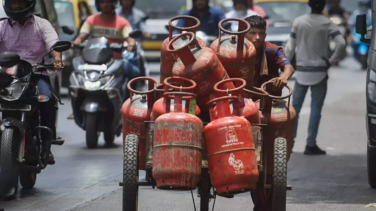 LPG Price: Government has made LPG cylinder expensive, check the price of LPG in your city