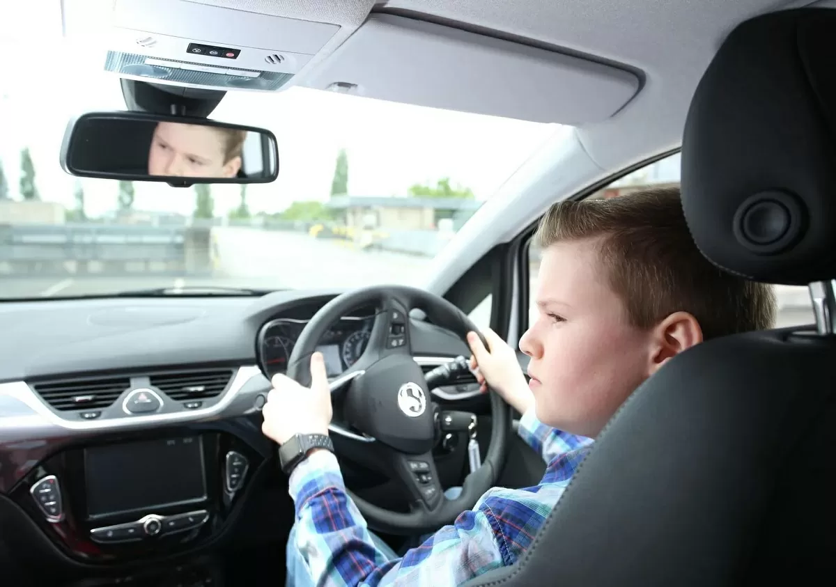 Minor Driving Rule If you give a car to a minor, you will have to go to jail, know the traffic rules. Minor Driving Rule If you give a car to a minor, you will have to go to jail, know the traffic rules.
