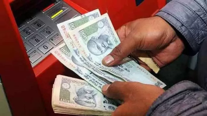 ATM withdrawal fee: You will have to pay more charge for withdrawing money from ATM, approval received from RBI