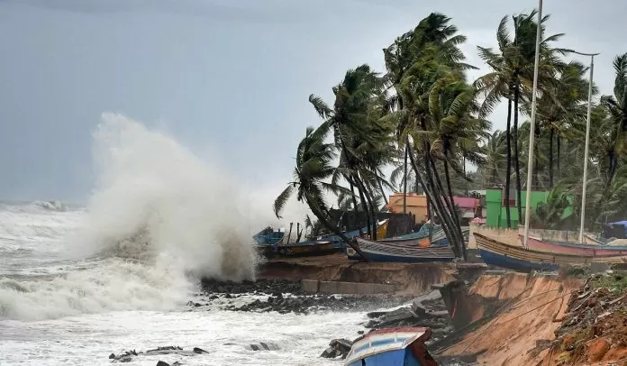 IMD Rain Alert: Heavy rain alert due to cyclonic storm in these states, check the condition of your state.