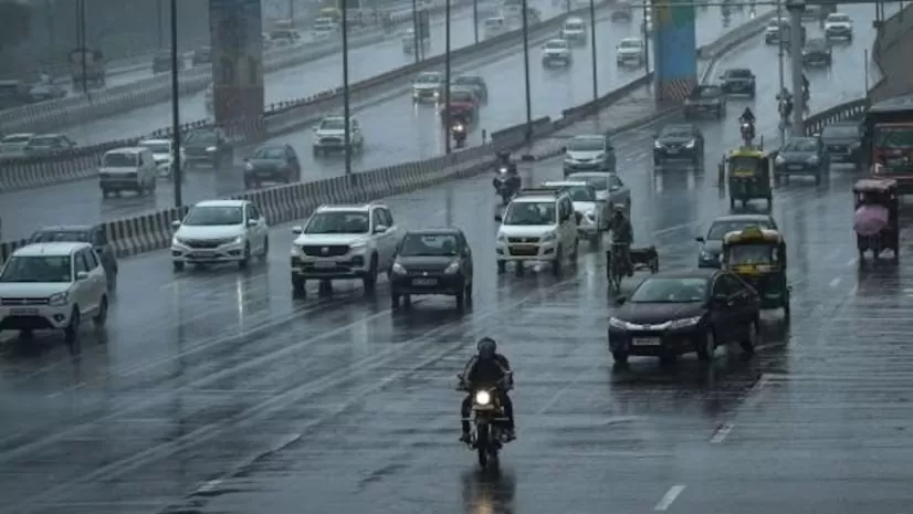 Delhi Rainfall Update: After the day remained cloudy in Delhi, it rained accompanied by strong winds. Delhi Rainfall Update: After the day remained cloudy in Delhi, it rained accompanied by strong winds.
