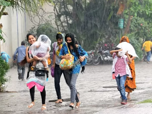 IMD Alert: Today the Meteorological Department has issued a high alert of heavy rain in many states of the country, know the weather condition in your state.