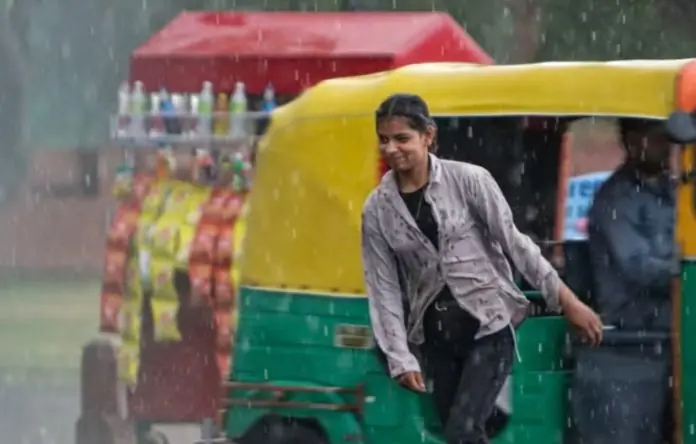 IMD Rain Update There will be chances of rain in Delhi on the weekend amid strong winds, know the weather conditions