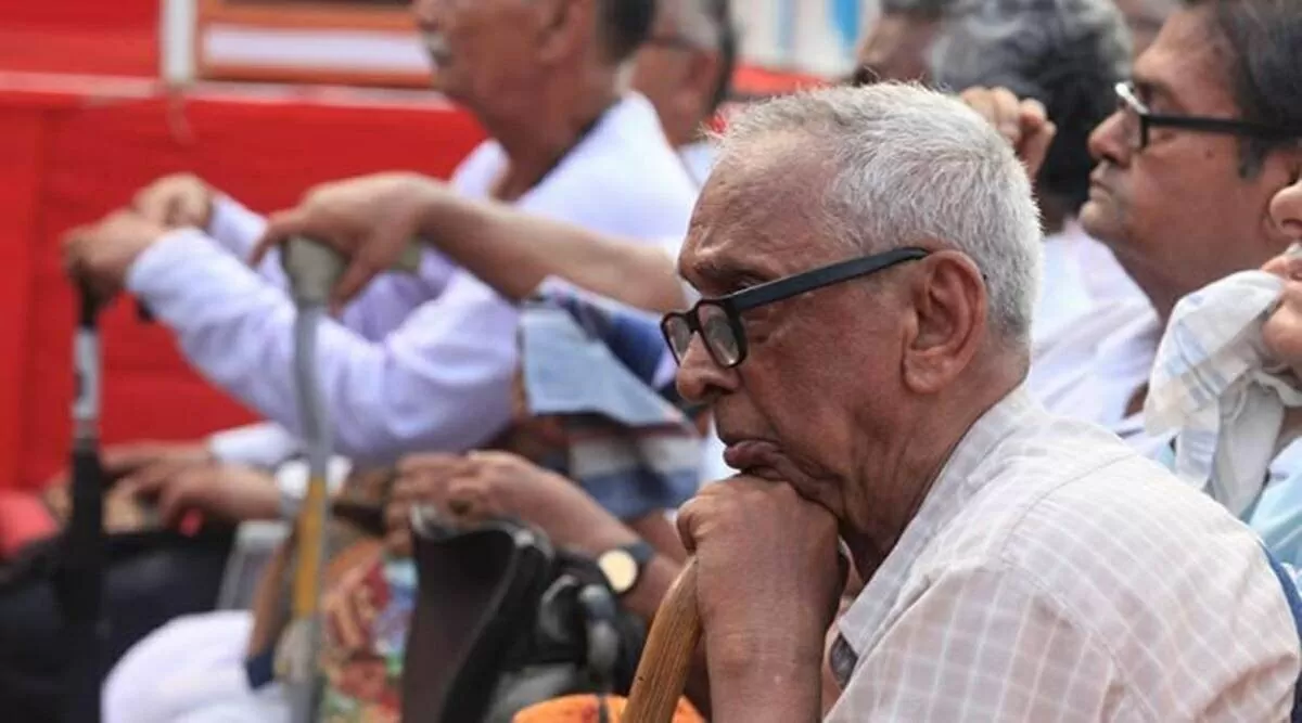 Senior citizens should not make these 5 mistakes during their job, otherwise they will face problems after retirement Senior citizens should not make these 5 mistakes during their job, otherwise they will face problems after retirement