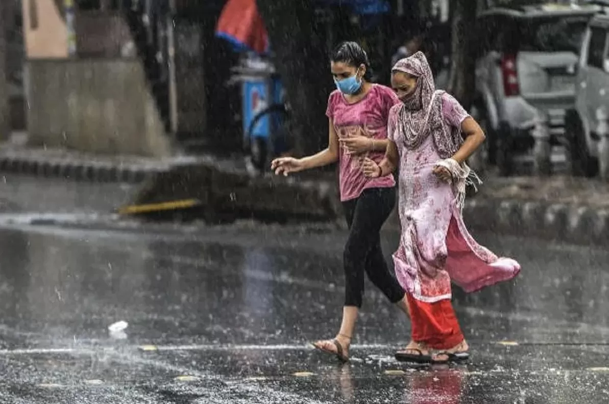 Weather Update: There is a possibility of storm and rain in the next two-three days, know the weather condition Weather Update: There is a possibility of storm and rain in the next two-three days, know the weather condition