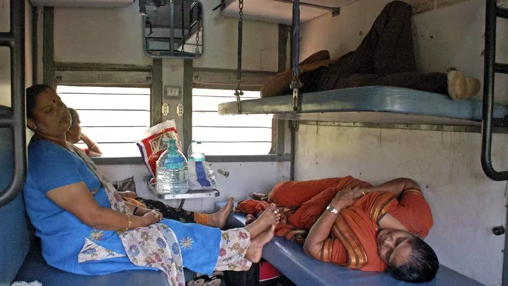 Indian Railways changed the rules for sleeping in AC and sleeper coaches, check immediately before traveling Indian Railways changed the rules for sleeping in AC and sleeper coaches, check immediately before traveling
