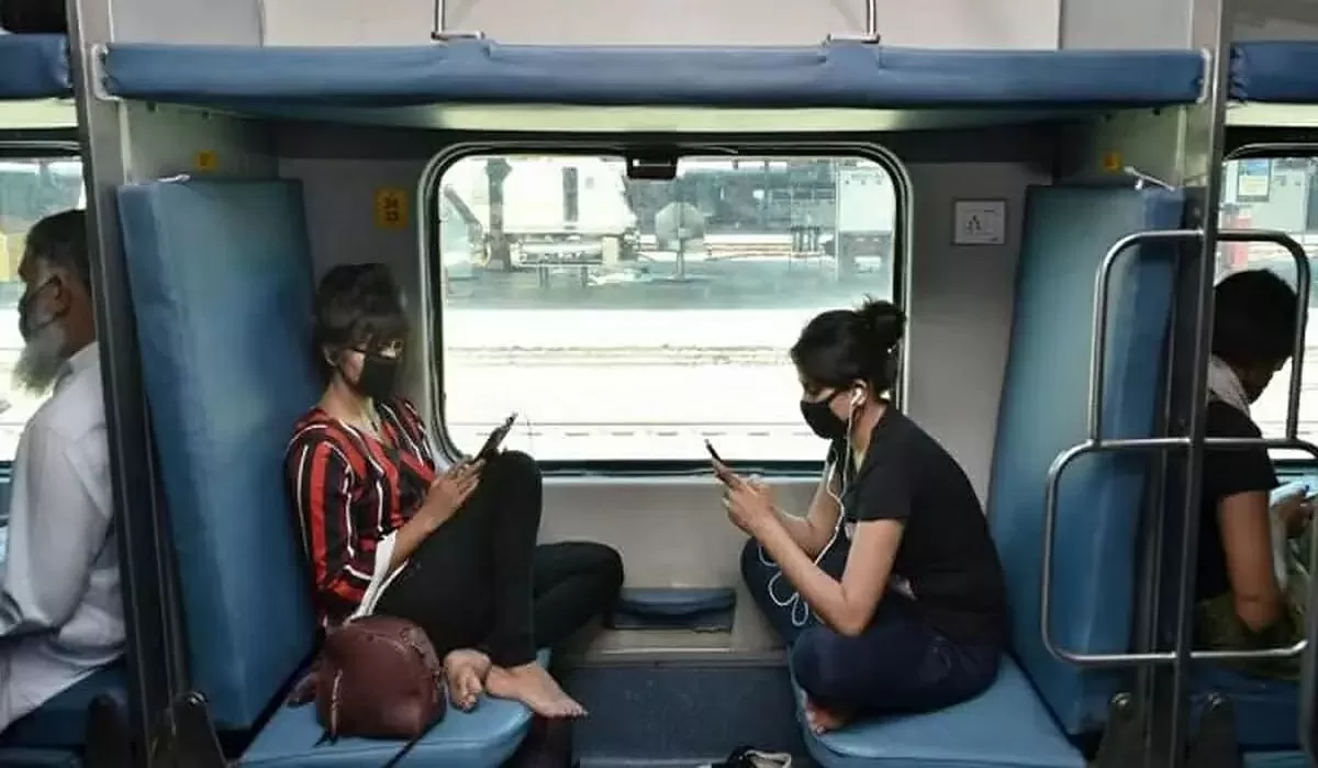 Indian Railway Rules: After booking a train ticket, change your name in it like this, know the rules and process for both offline and online Indian Railway Rules: After booking a train ticket, change your name in it like this, know the rules and process for both offline and online
