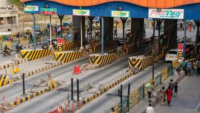 New Toll Policy: Common man will get annual pass at toll for Rs. 3000; Check these conditions of FASTag